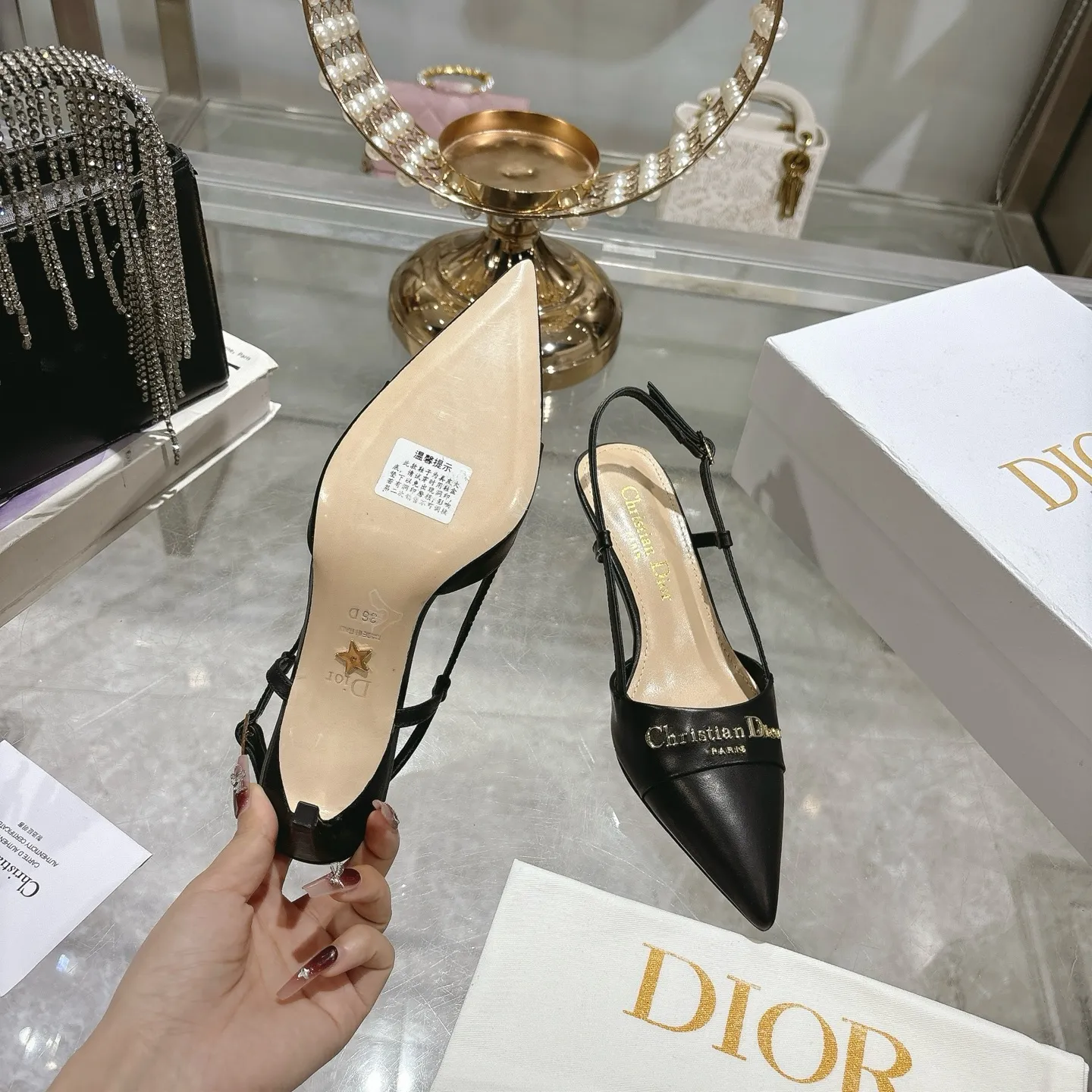 👟👟Ex-factory price 520👟👟 25ss early spring new Dior Dior D-My hardware letter buckle pointed toe high heels flat shoes kitten heel back sandals This My Dior high heels are new products in the 2025 spring and summer ready-to-wear series, showing exquisite elegance. Carefully crafted from cow leather, it has a pointed toe design and is embellished with the Christian Dior Paris signature in gold-finished metal, making it instantly recognizable and highlighting Dior's extraordinary craftsmanship. The hollow decoration 4.5cm and 8.5cm graphic style heels complement each other, making the fashionable design more elegant. Upper: Shandong silk/cow patent leather. Inner foot pad: sheepskin. Sole: Italian genuine leather outsole. Heel height: 4.5 8.5. Size: 35-39 (34.40.41. Customized, non-refundable)